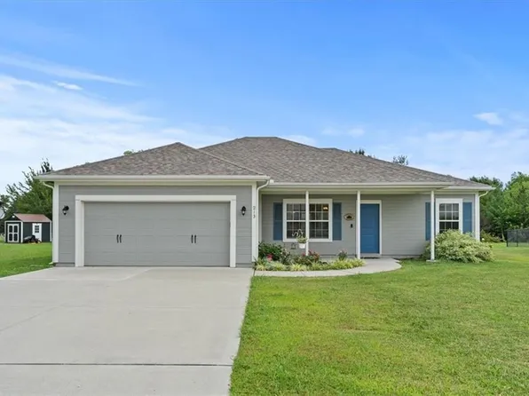 213 S Dalton Dr, Lone Jack, MO 64070
