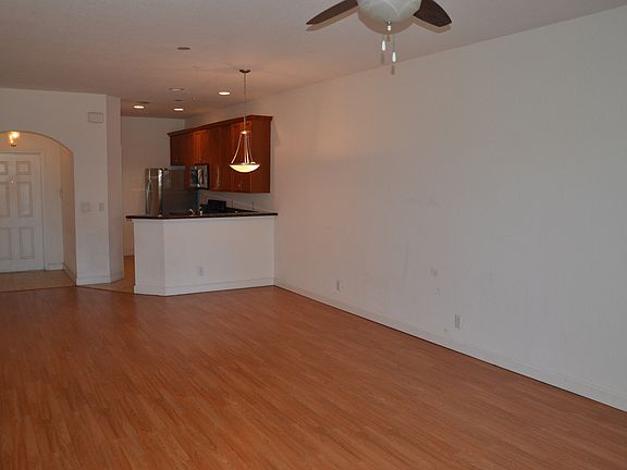 5th image of 212 Bayfront Dr