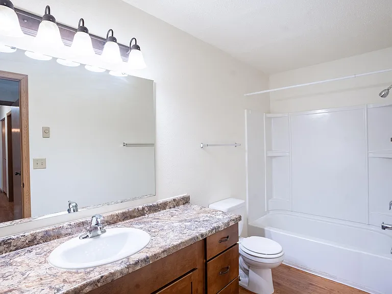 Fargo, ND Park Place Apartments | 32A | Bathroom