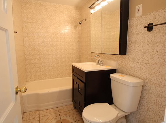 5th image of 2400 Silver Creek Dr