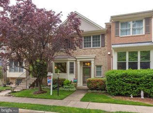 9101 Golden Sunset Ln, Springfield, VA 22153