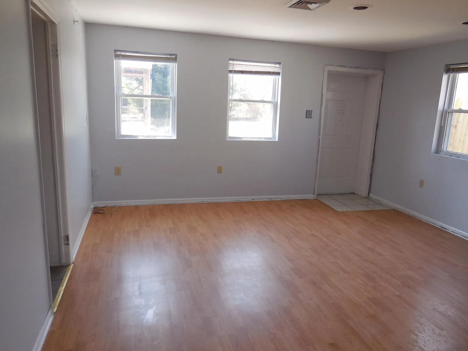 5 bed, 2400 sqft, $4,800 — Photo 4