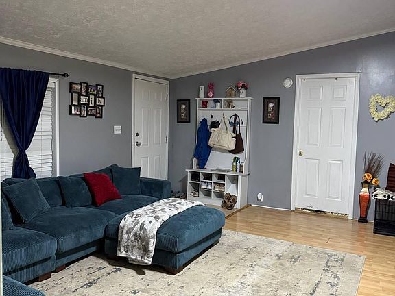 4th image of 421 Fulton St