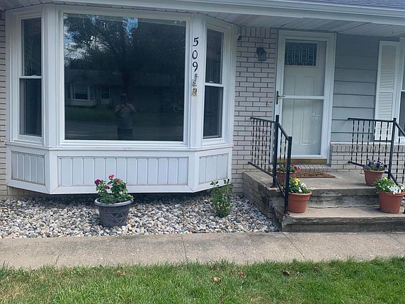 3rd image of 509 Sunset Dr