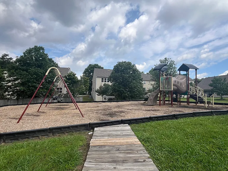 2501 Southhaven Ln — Photo 45