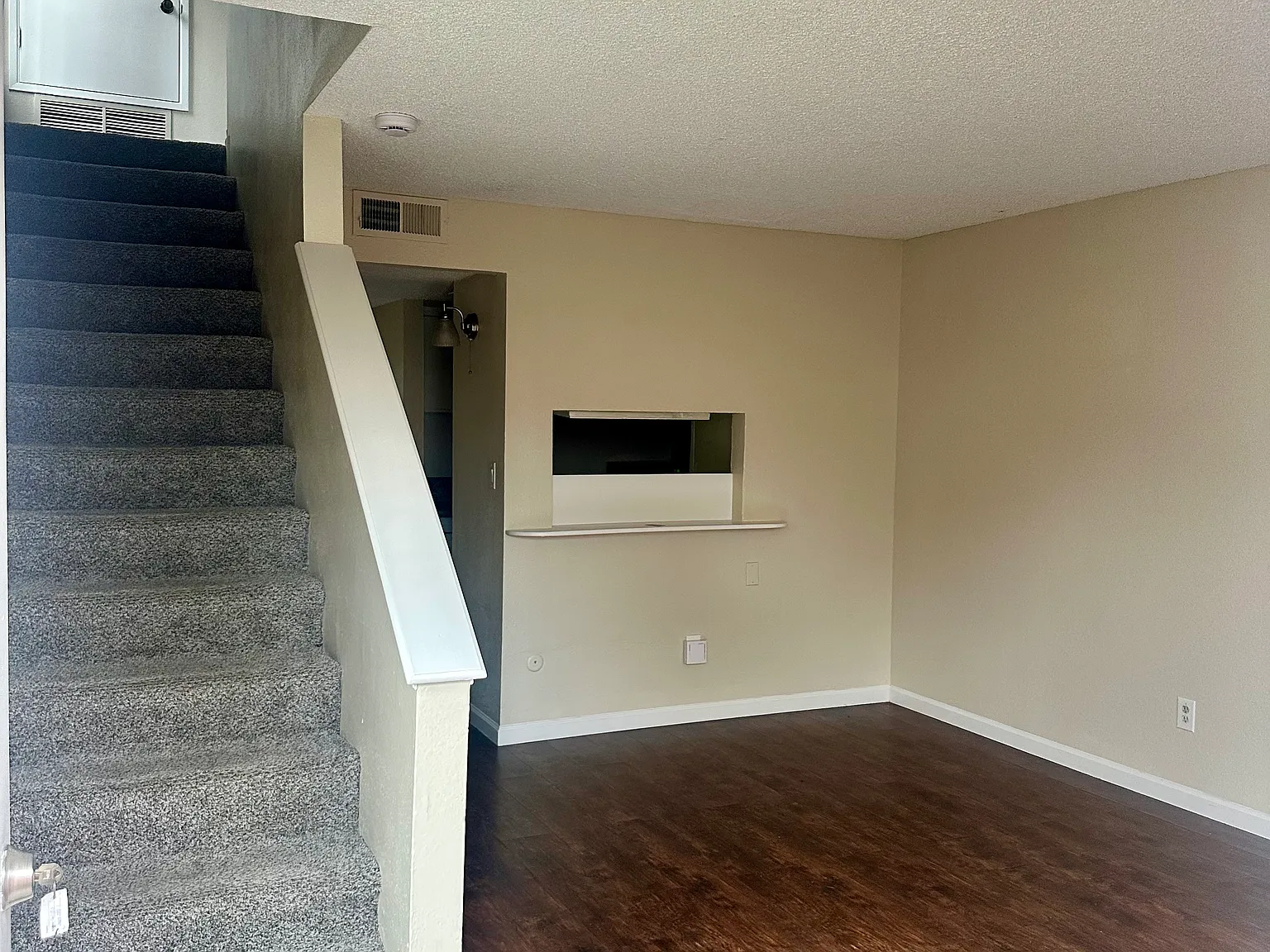 3 bed, 1.5 bath, 1100 sqft, $2,300 — Photo 4