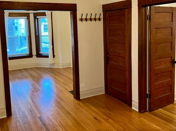 4733 N Campbell Ave #1, Chicago, IL 60625