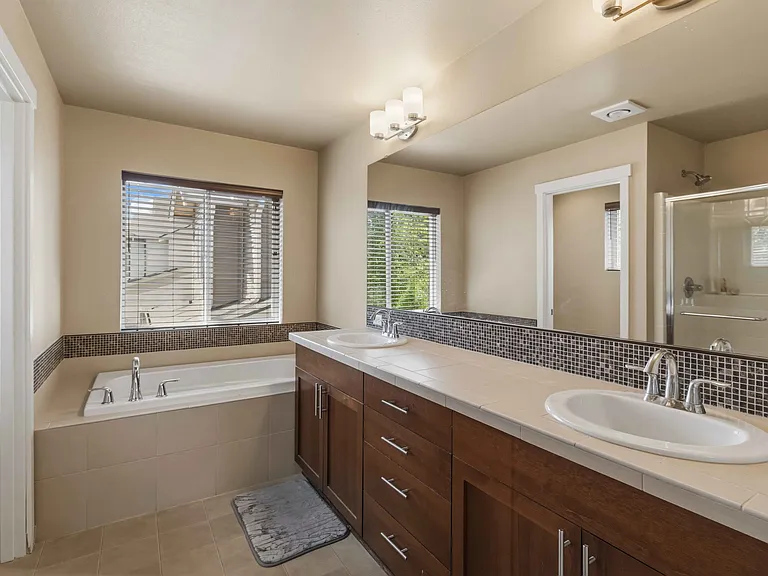 6338 Victoria Ave SE — Photo 11
