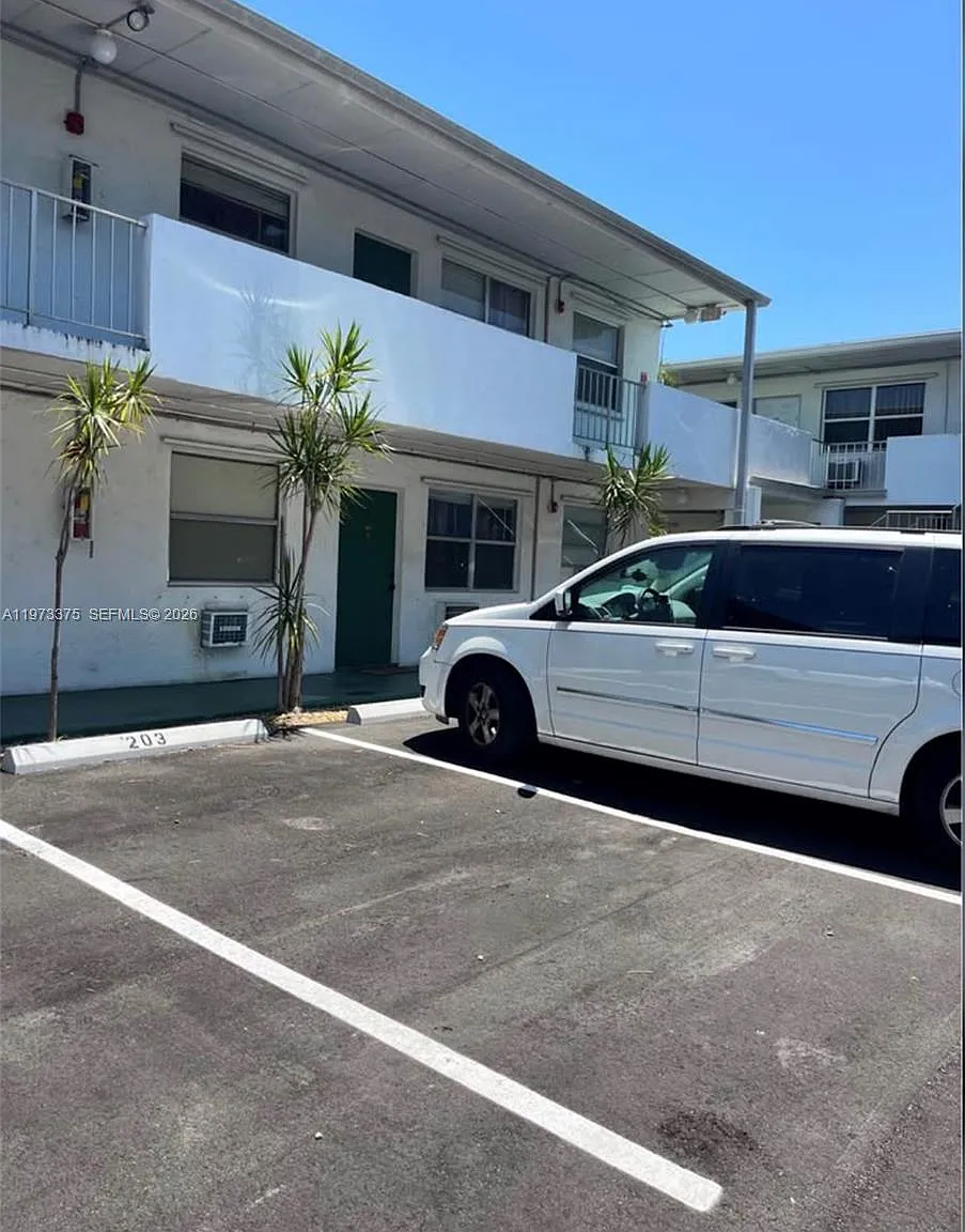 Canal Groves Condo — Photo 1