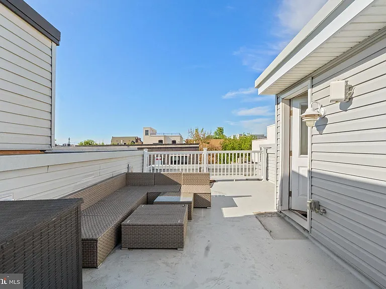 1528 W Seybert St — Photo 37