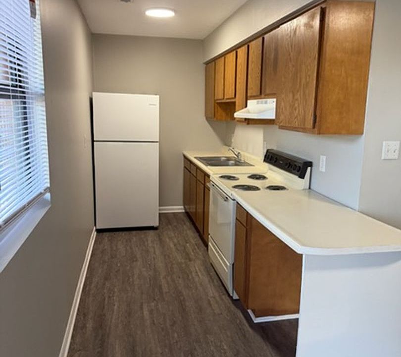 1st image of 430 Gibson Ln #28