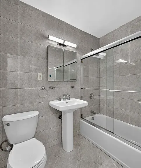 150 E 18th St #3H — Photo 3