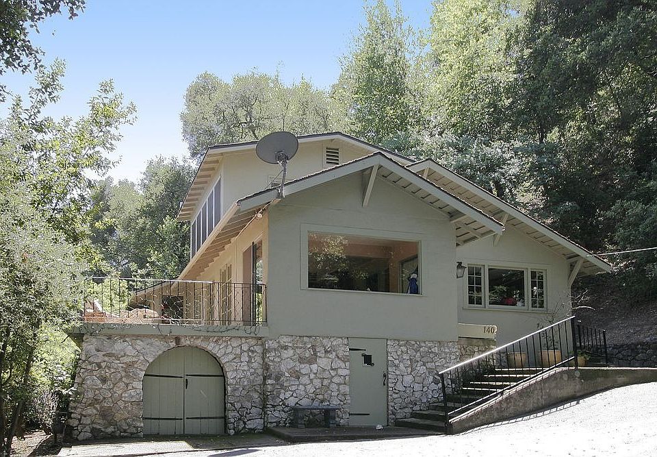 Guest house on estate