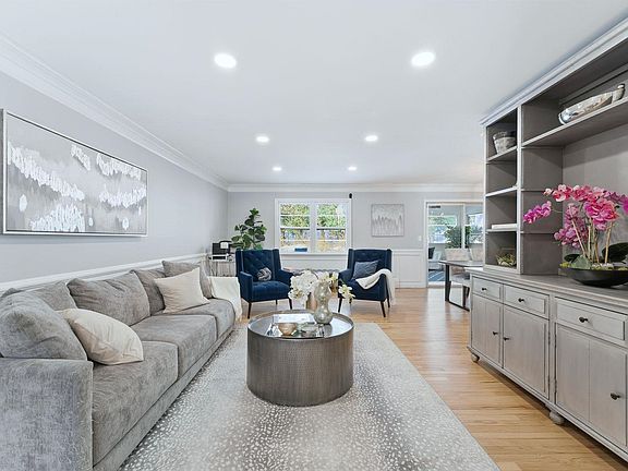 4th image of 55 Somerset Dr
