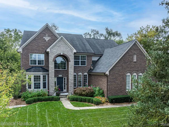1475 Boulan Dr, Troy, MI 48084