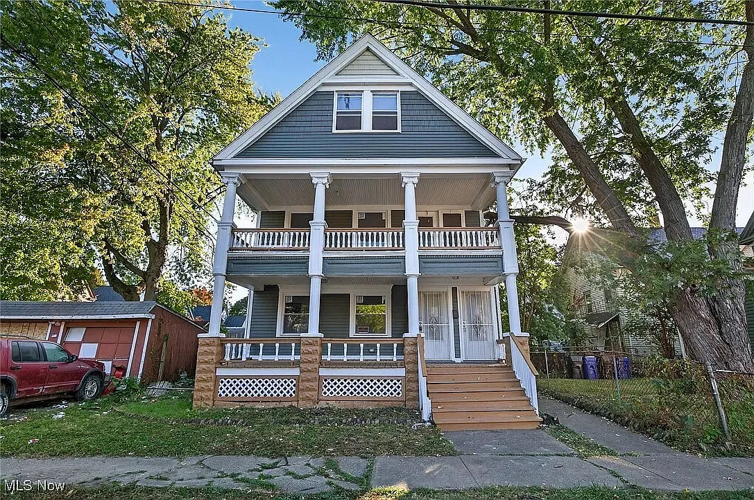 Photo 1 of 18 - 3557 W 32nd St #UP - Cleveland, OH Primary Photo - 3557 W 32nd St #UP