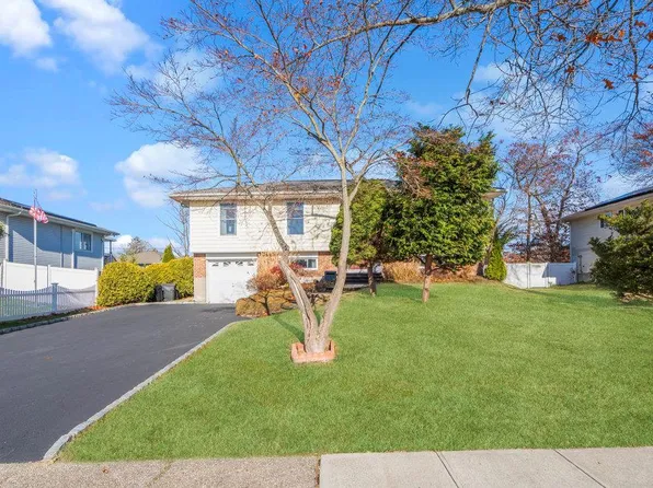 36 Tanglewood Drive, Smithtown, NY 11787