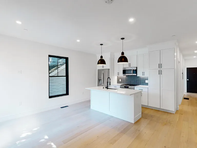 19-21 Buttonwood St #19-1 — Photo 4