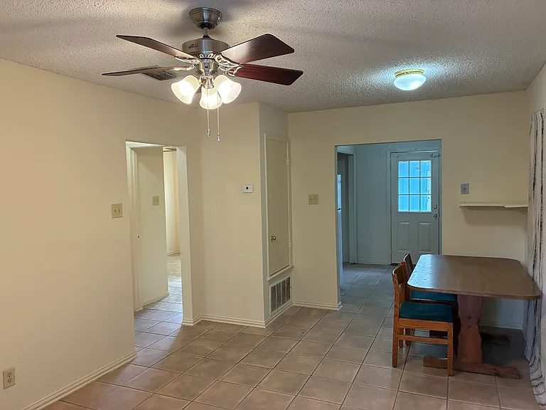 1219 Truman Ln — Photo 9
