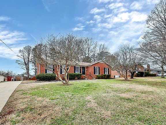 4th image of 813 Lynhaven Dr