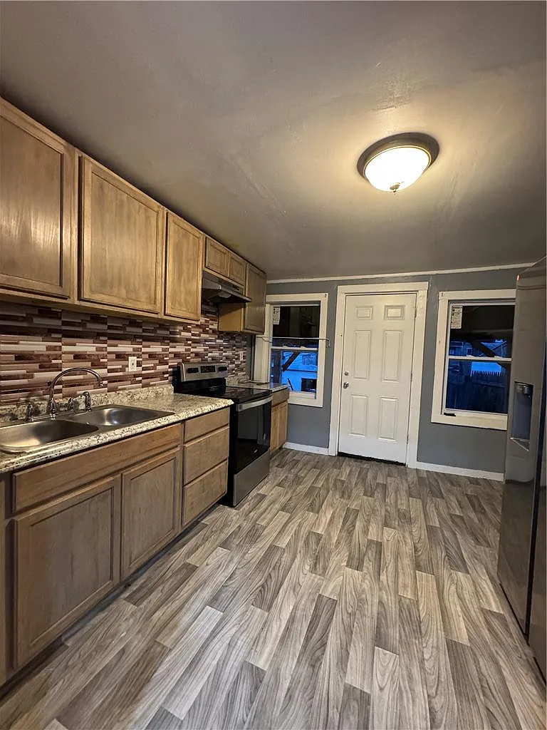 2 bed, 1.0 bath, 996 sqft, $1,450 — Photo 3