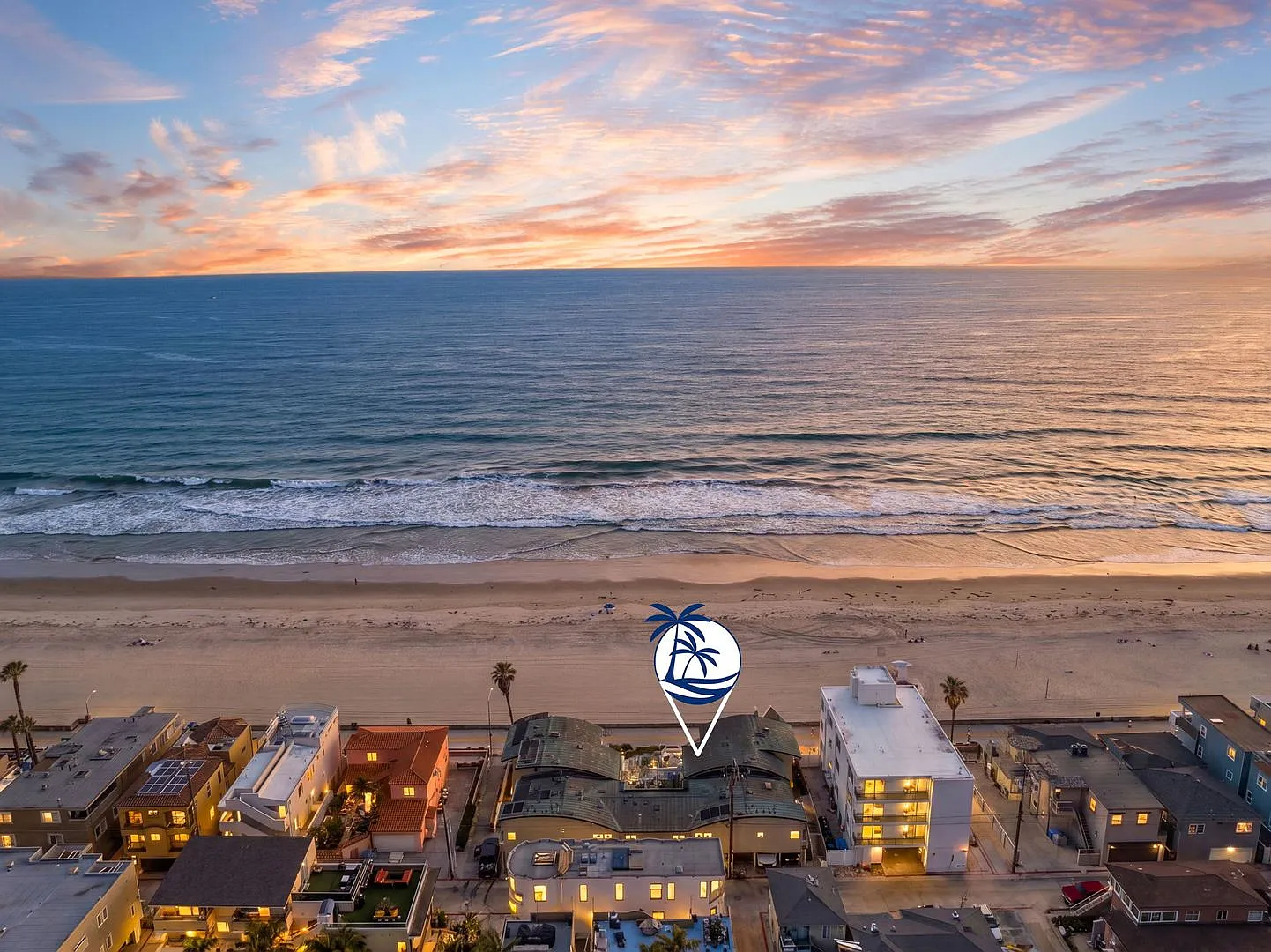Fully Furnished Oceanfront Condo on Mission Beach Boardwalk — Photo 2