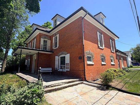 2nd image of 315 Centre St