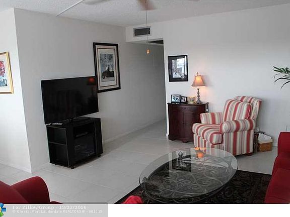 3rd image of 4048 Lyndhurst #K