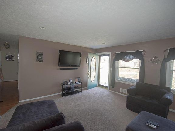 3rd image of 8910 Hagner Dr