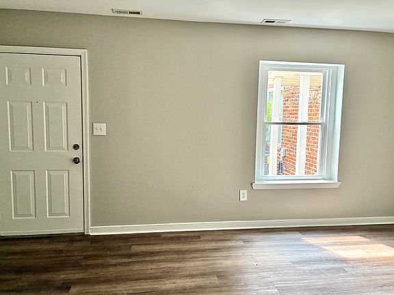 3rd image of 3530 E Richmond Rd APT 15