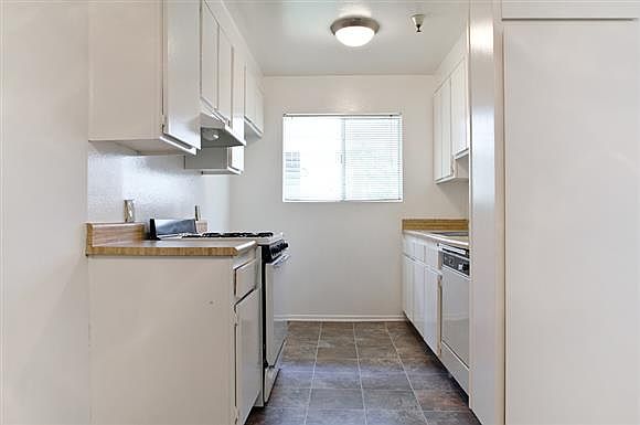 1st image of 6065 Whitsett Ave APT 6
