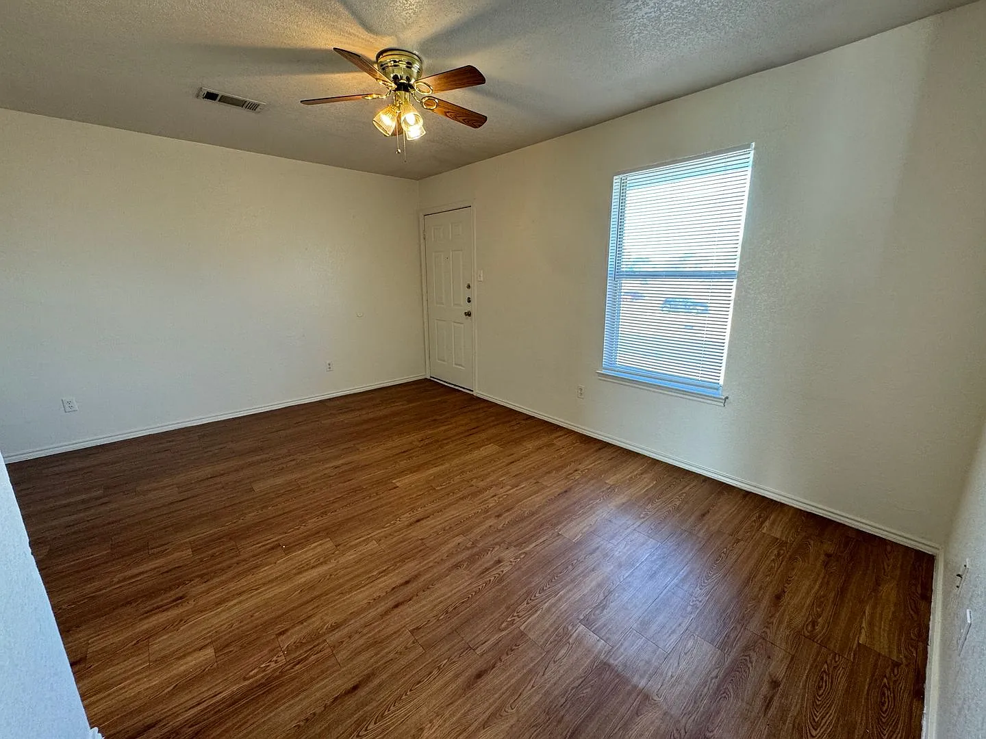 1603 Cedarhill Dr — Photo 4
