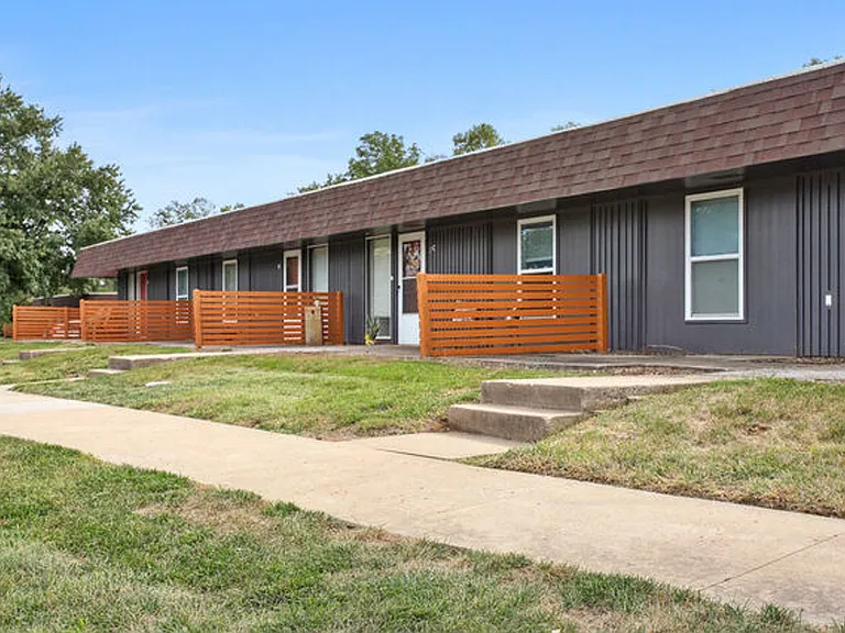 10561 Cypress Ave — Photo 5