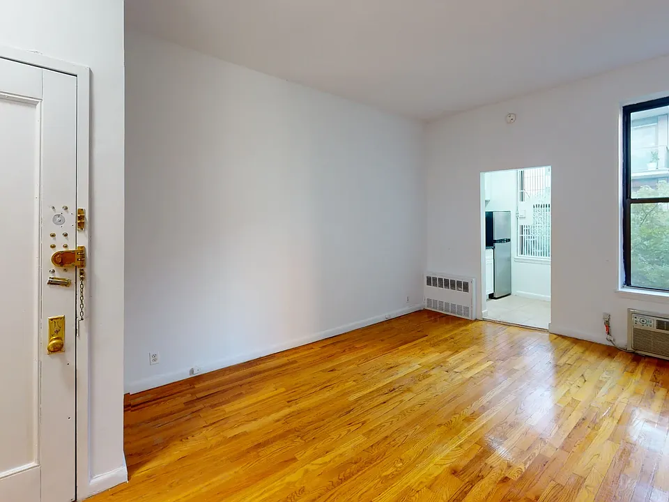 313 E 85th St #3D