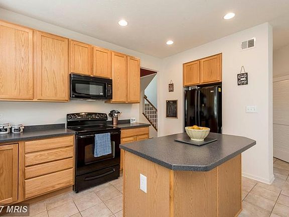 3rd image of 8415 Gannon Ct