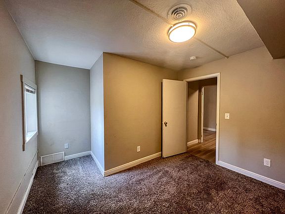4th image of 905 16th St #1/2