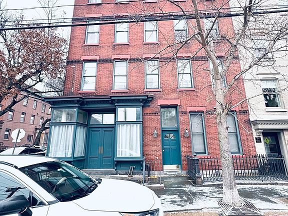 2nd image of 214 Warren St APT 4B