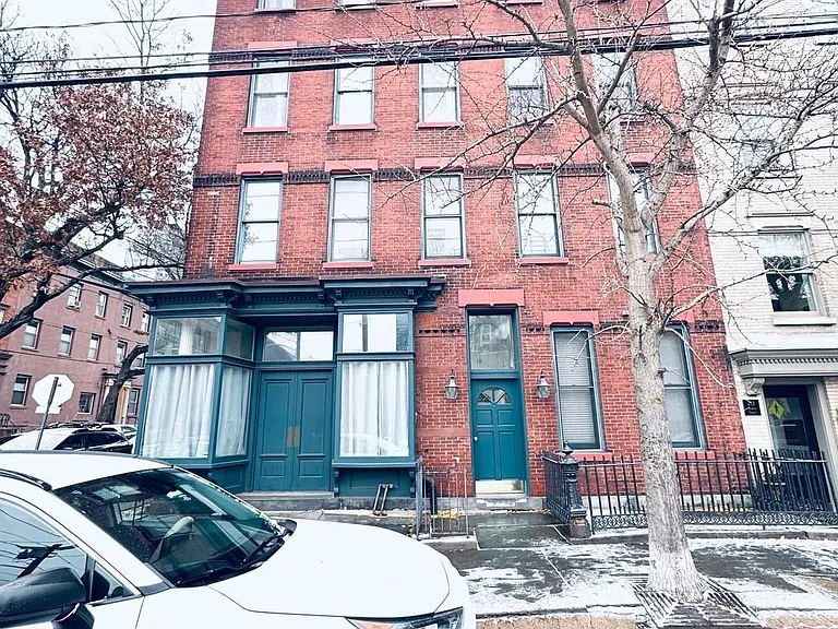 214 Warren St #4B — Photo 2