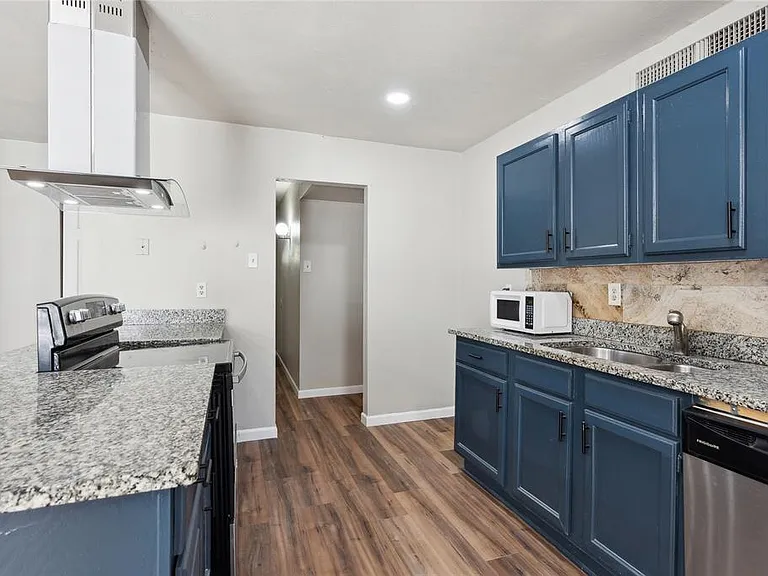556 Hawthorne Dr — Photo 9