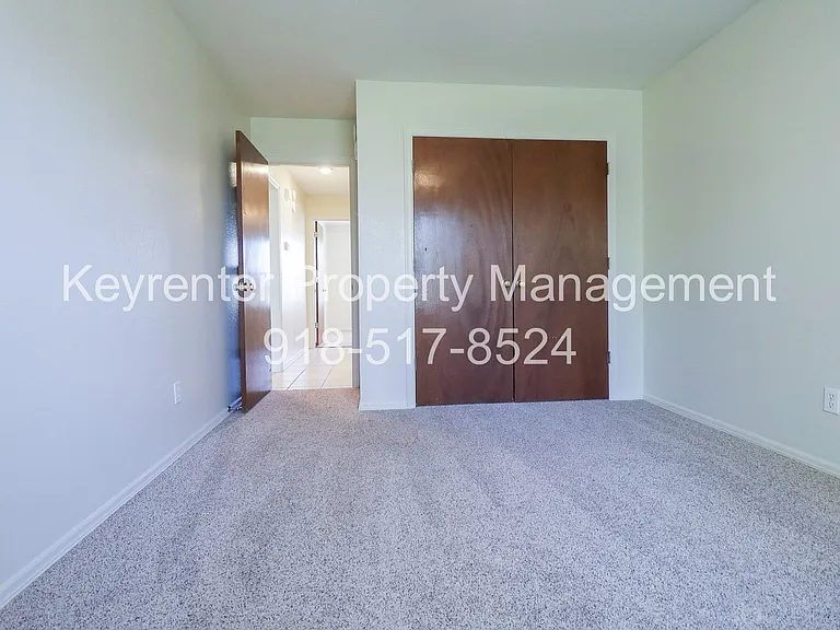 318 E Will Rogers Blvd — Photo 15