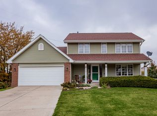 516 Sunrise Cir, Pleasant Hill, IA 50327