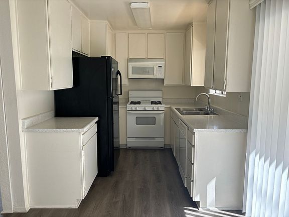 3rd image of 10558 Eastborne Ave APT 4