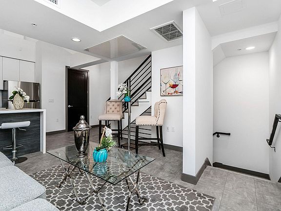 5th image of 3815 W Avenue 43 #211
