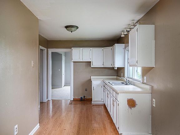 5th image of 12130 Spring STREET