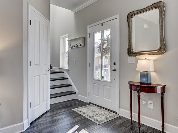 5th image of 513 Pleasant St