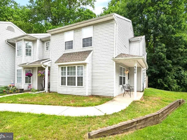 300 Pellinore Ct, Mantua, NJ 08051