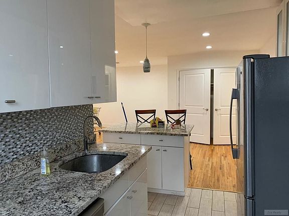 4th image of 400 E 16th St #5CC