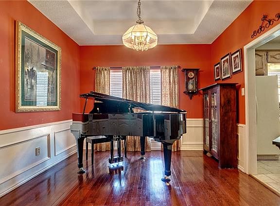 2nd image of 803 Chipwood Ct