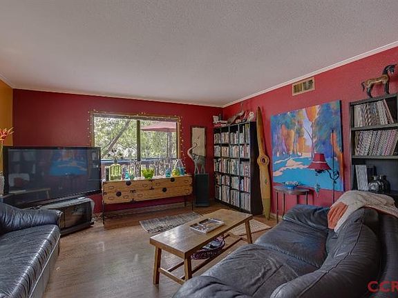 5th image of 3304 Sagunto St