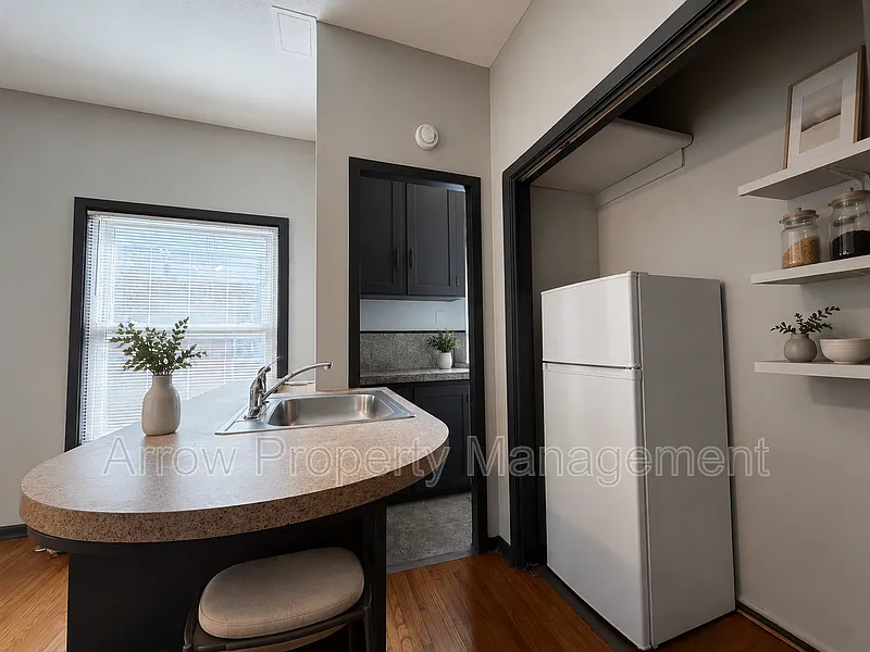 Studio, 1.0 bath, 230 sqft, $650 — Photo 3